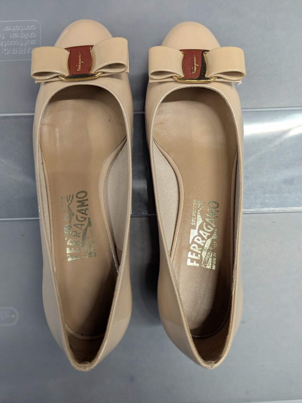 Salvatore Ferragamo Vara 1 Pumps Size 7 New Bisque